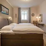 Komfortplus Appartement mit 1 Schlafzimmer und Balkon im Obergeschoss 205